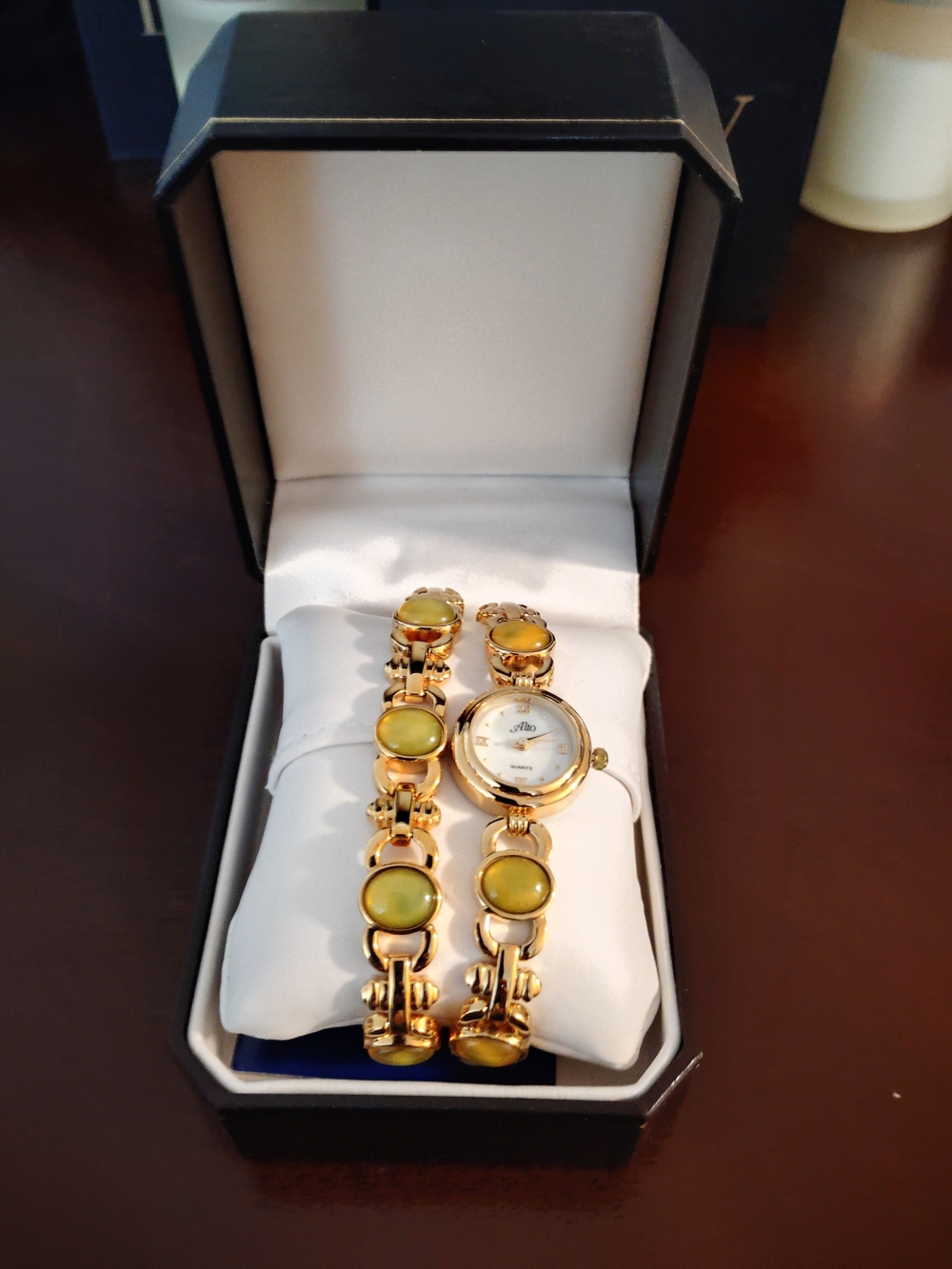 Gold-Tone Women's Bracelet Watch And Bracelet Set with Olive And Yellow  Aocents